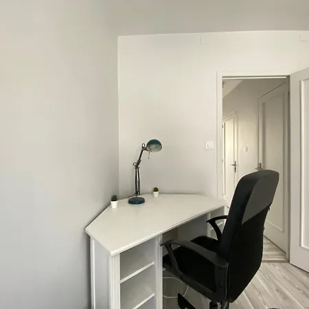 Cosy, Spacieux Avec 3 Et Espaces De Travail - Pres Bas