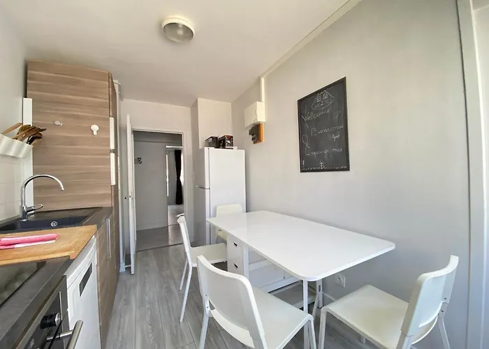 Cosy, Spacieux Avec 3 Et Espaces De Travail - Pres Bas