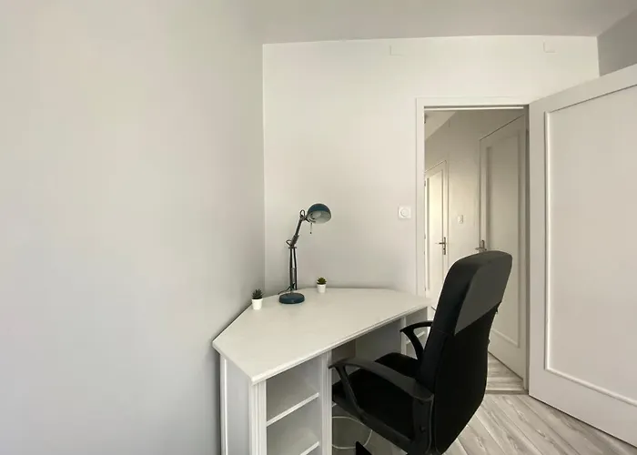 Cosy, Spacieux Avec 3 Et Espaces De Travail - Pres Bas