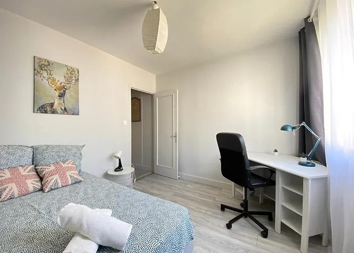 Cosy, Spacieux Avec 3 Et Espaces De Travail - Pres Bas Lägenhet Clermont-Ferrand